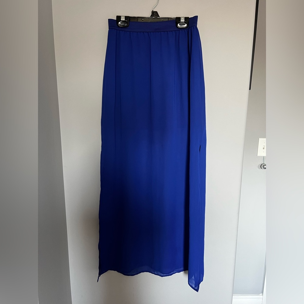 Skirt with slits
